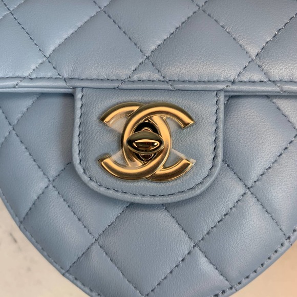 โโ NEW CHANEL 22S Mini Heart Bag CC light blue Lambskin Leather Crossbody bag - Picture 9 of 15